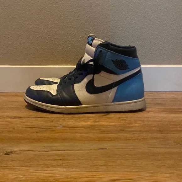 Used pair or Air Jordan 1 “Obsidian” Men main image 3